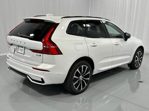 2025 Volvo XC60 B5 Plus