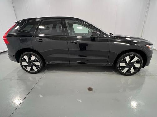 2025 Volvo XC60 Plug-In Hybrid T8 Plus