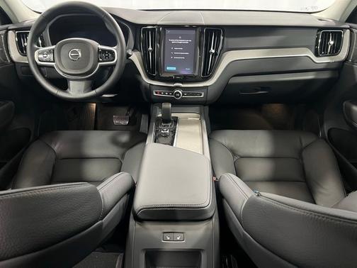 2025 Volvo XC60 Plug-In Hybrid T8 Plus