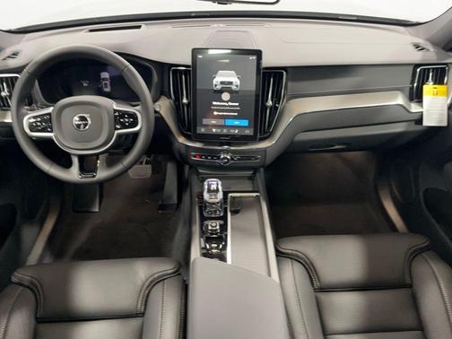 2026 Volvo XC60 B5 Ultra Black Edition