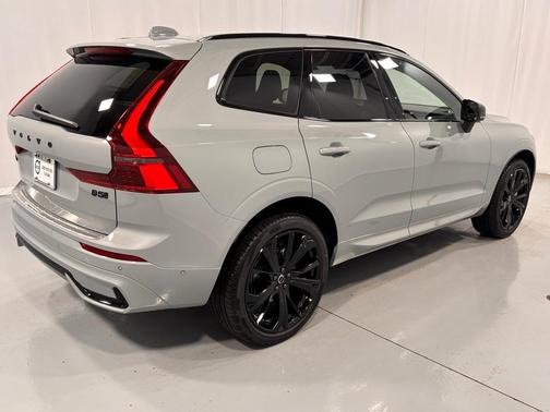 2026 Volvo XC60 B5 Ultra Black Edition