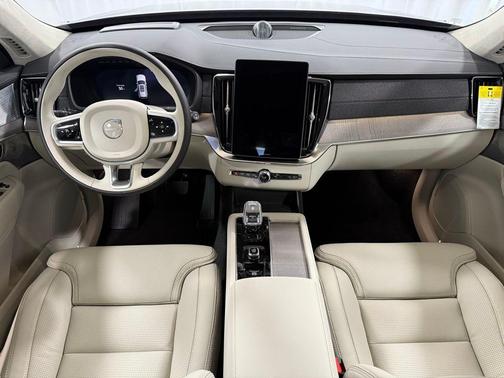 2026 Volvo XC90 B6 Ultra Dark Theme 6-Seater