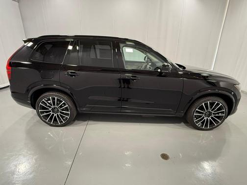2026 Volvo XC90 B6 Ultra Dark Theme 6-Seater