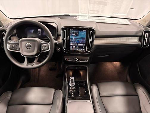 2026 Volvo XC40 B5 Plus