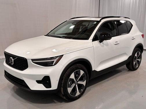2026 Volvo XC40 B5 Plus