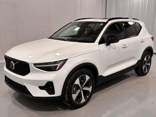 2026 Volvo XC40 B5 Plus