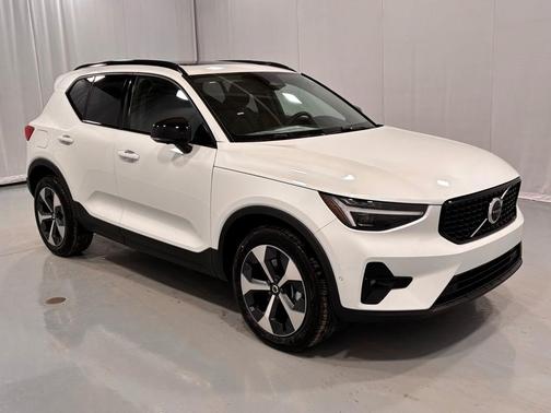 2026 Volvo XC40 B5 Plus