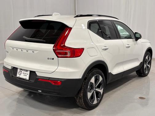 2026 Volvo XC40 B5 Plus