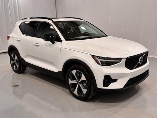 2026 Volvo XC40 B5 Plus