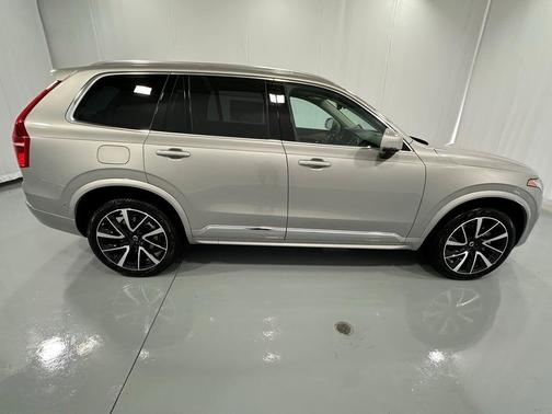 2025 Volvo XC90 B5 Plus