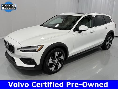 2023 Volvo V60 Cross Country B5 Plus