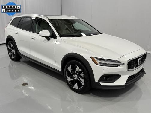 2023 Volvo V60 Cross Country B5 Plus
