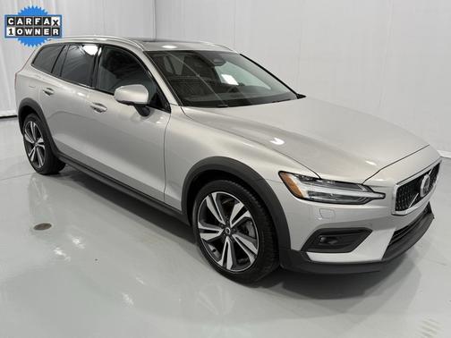2023 Volvo V60 Cross Country B5 Plus