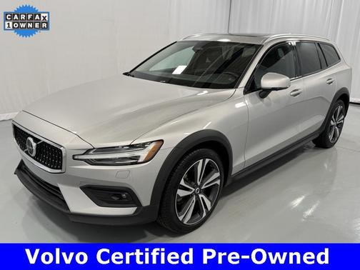 2023 Volvo V60 Cross Country B5 Plus