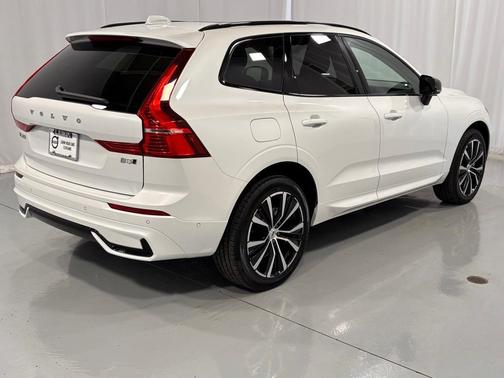 2025 Volvo XC60 B5 Plus
