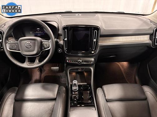 2025 Volvo XC40 B5 Plus Dark Theme