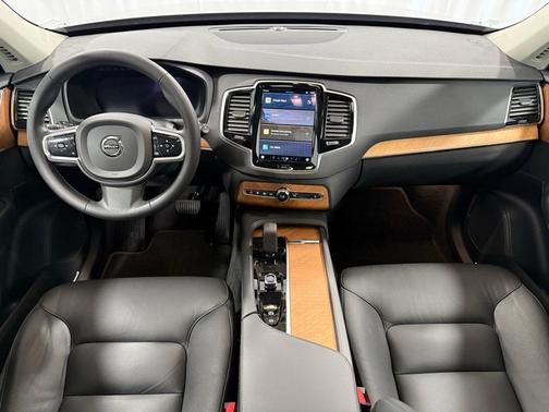 2024 Volvo XC90 B5 Plus Bright Theme