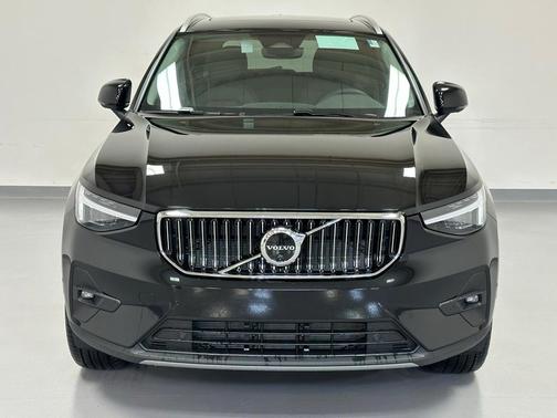 2024 Volvo XC40 B5 Ultimate Bright Theme