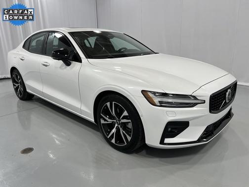 2024 Volvo S60 B5 Plus Dark Theme