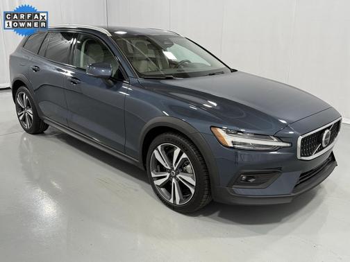 2023 Volvo V60 Cross Country B5 Plus