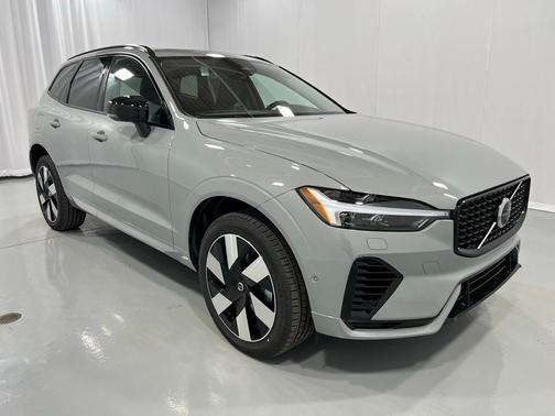 2025 Volvo XC60 Plug-In Hybrid T8 Plus