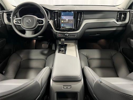 2025 Volvo XC60 Plug-In Hybrid T8 Plus