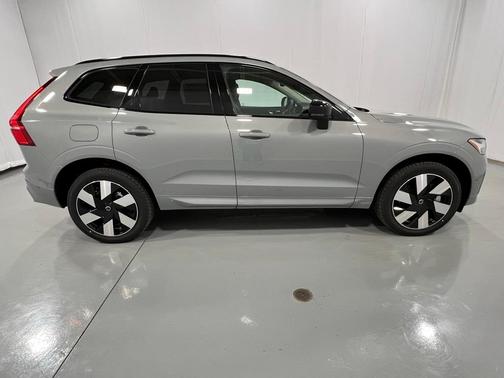 2025 Volvo XC60 Plug-In Hybrid T8 Plus
