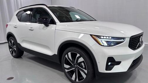 Crystal White 2026 Volvo XC40 B5 Plus