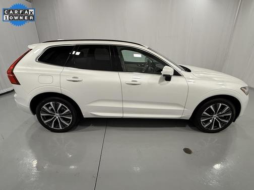 2022 Volvo XC60 B5 Momentum