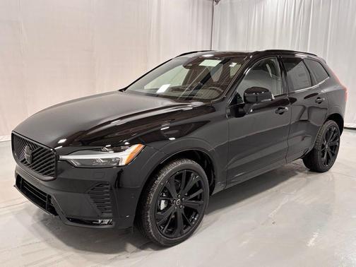 2026 Volvo XC60 B5 Ultra Black Edition
