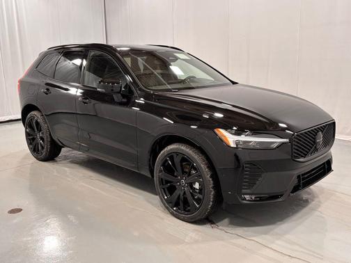2026 Volvo XC60 B5 Ultra Black Edition