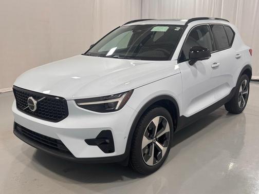 2026 Volvo XC40 B5 Plus
