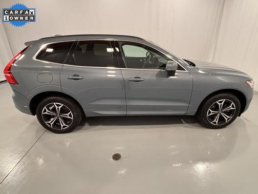 2022 Volvo XC60 B5 Momentum
