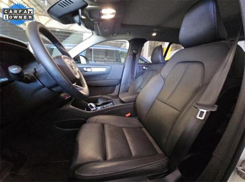 2025 Volvo XC40 B5 Plus Dark Theme