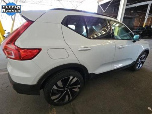 2025 Volvo XC40 B5 Plus Dark Theme