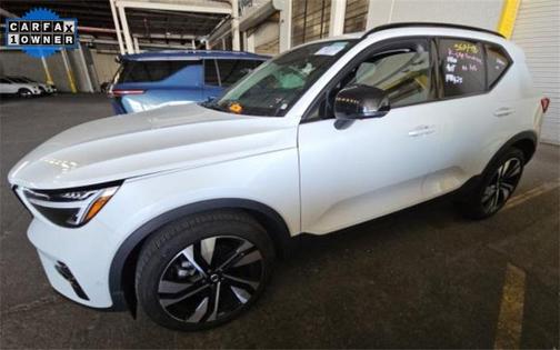 2025 Volvo XC40 B5 Plus Dark Theme