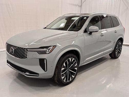 2026 Volvo XC90 B6 Plus 7-Seater