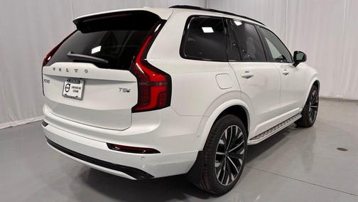 2026 Volvo XC90 Plug-In Hybrid T8 Ultra Dark Theme 6-Seater
