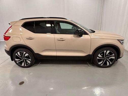 2026 Volvo XC40 B5 Plus