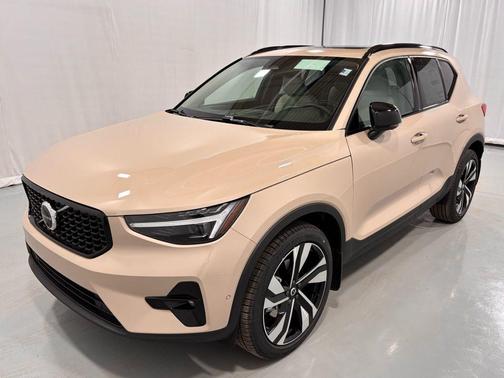 2026 Volvo XC40 B5 Plus