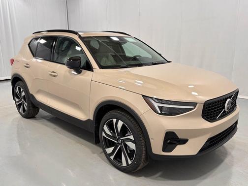 2026 Volvo XC40 B5 Plus