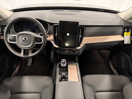 2026 Volvo XC90 B6 Plus 6-Seater