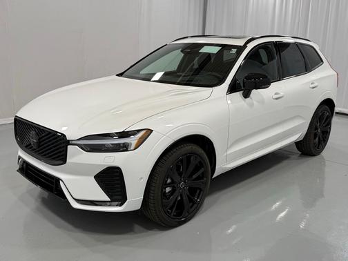 2026 Volvo XC60 B5 Ultra Black Edition