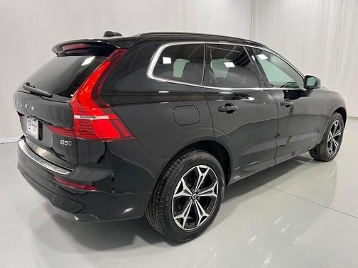 2022 Volvo XC60 B5 Momentum