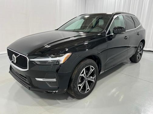 2022 Volvo XC60 B5 Momentum