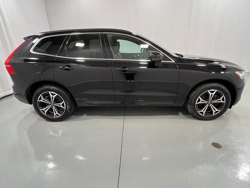 2022 Volvo XC60 B5 Momentum
