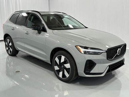 2025 Volvo XC60 Plug-In Hybrid T8 Plus