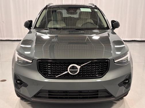 2026 Volvo XC40 B5 Ultra