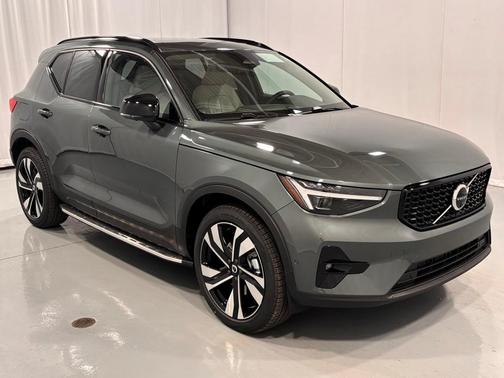 2026 Volvo XC40 B5 Ultra