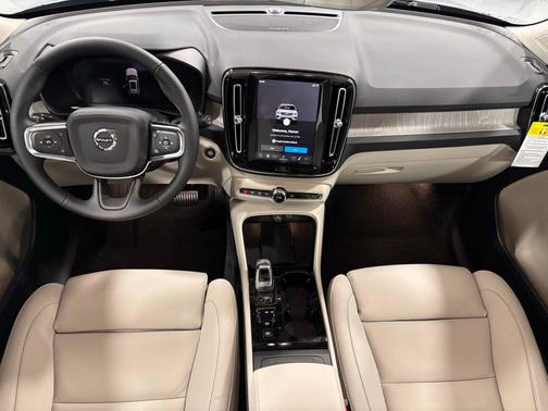 2026 Volvo XC40 B5 Ultra